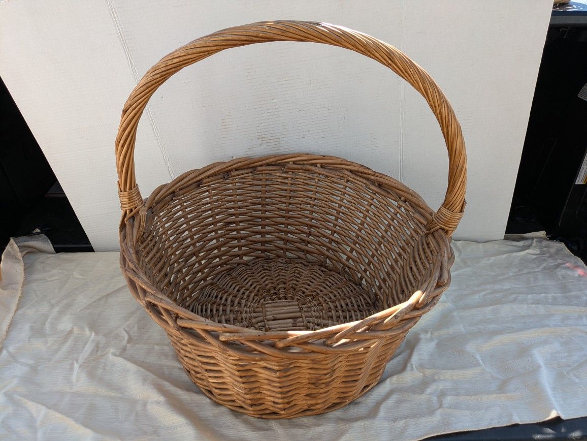 Oversized Large round Wicker Basket 19 Inch High x 20 diameter.