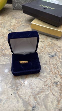 18 K gold engagement ring  size 6 eight 1 grams