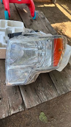 2013 Ford F150 driver side headlight