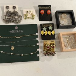 Lot Costume Jewelry 