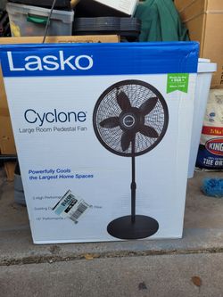 Lasko 18" 3-Speed Large Room Pedestal Fan