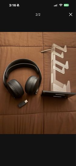PS5 HEAD SET BRAND NEW COMES WITH EVERYTHING