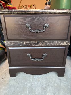 2 drawer nightstand! Come get now for $25