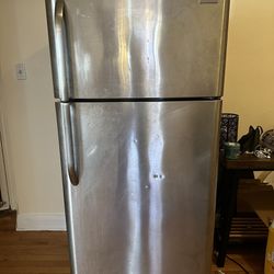 Frigidaire Refrigerator $250 