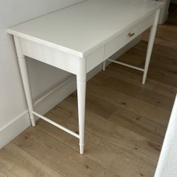 White Desk 