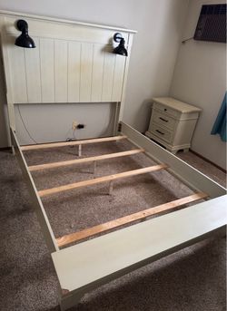 Queen Bedroom Set For Sale