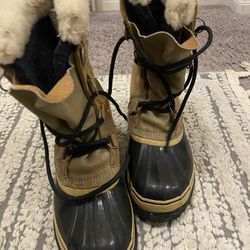 Sorel Caribou cold weather leather snow boots tan color sz 7 (run like men’s 8 or women’s 10) Good used condition 