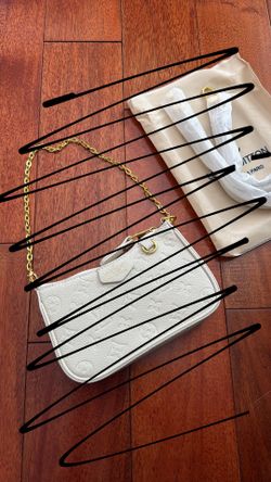 BRAND NEW LOUlS  VUlTTON PURSE