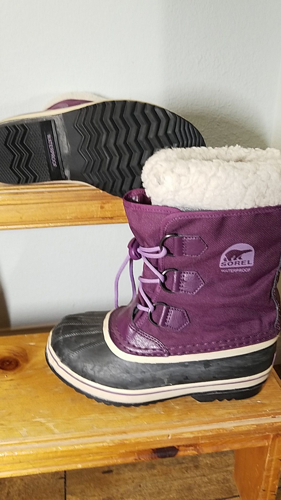 Kids Purple Sorel snow boots size 4 used