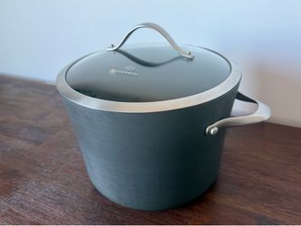 Calphalon 8qt pot with cover