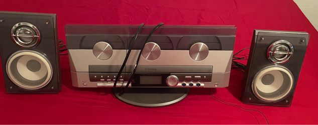 Emerson 3 CD stereo system with two speakers.