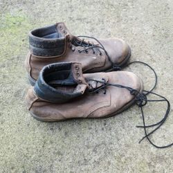 Redwing Mens Boots: Size 9EE