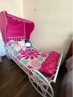 Carriage Twin Bed