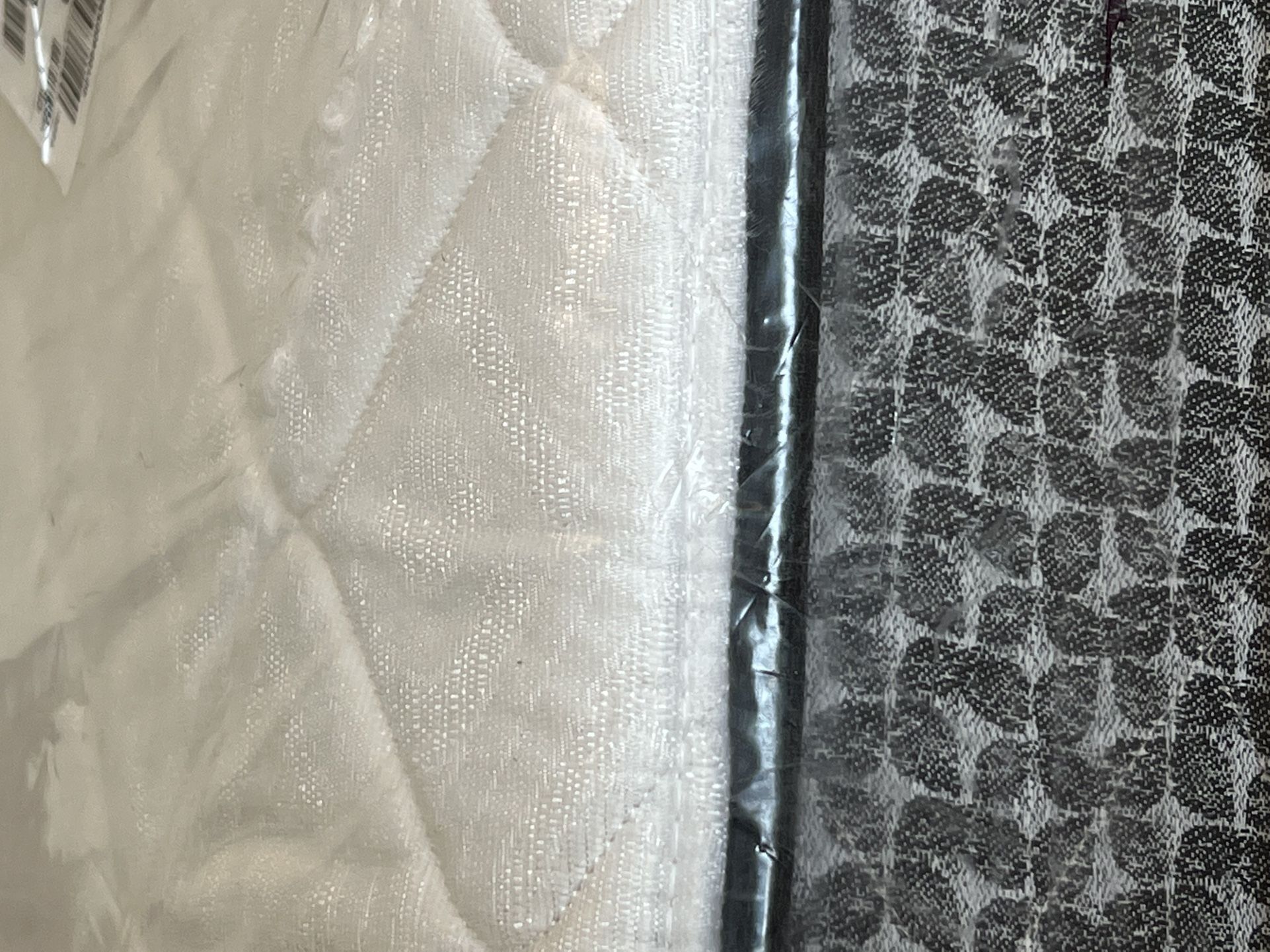 QUEEN MATTRESS