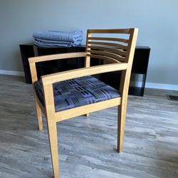 Set a three maple dining chairs