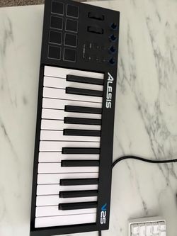 Alesis V25 Keyboard (Make Offer)