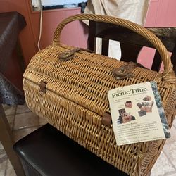 Picnic Time Wicker Picnic Basket Set Complete w/ Plates Glasses Utensils