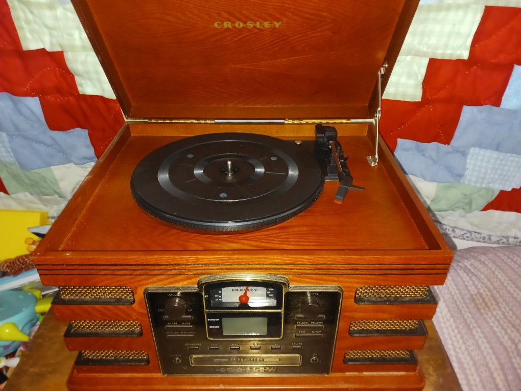 Crosley Radio/cd/tape Deck/record Player