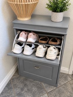 Shoe holders/dresser