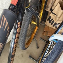 SE..29.. Big Ripper. ( Black & Gold) 