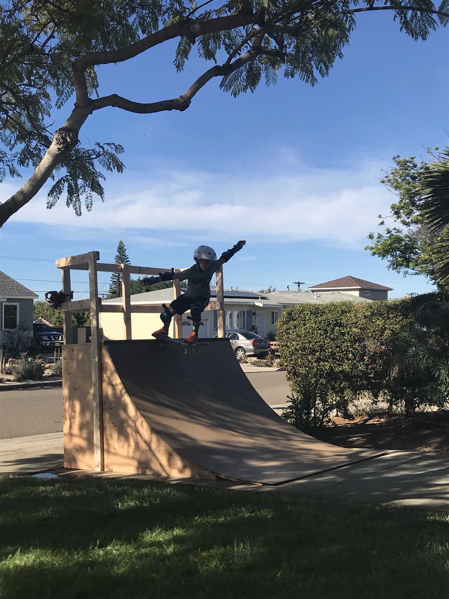 Quarter pipe skateboard ramp