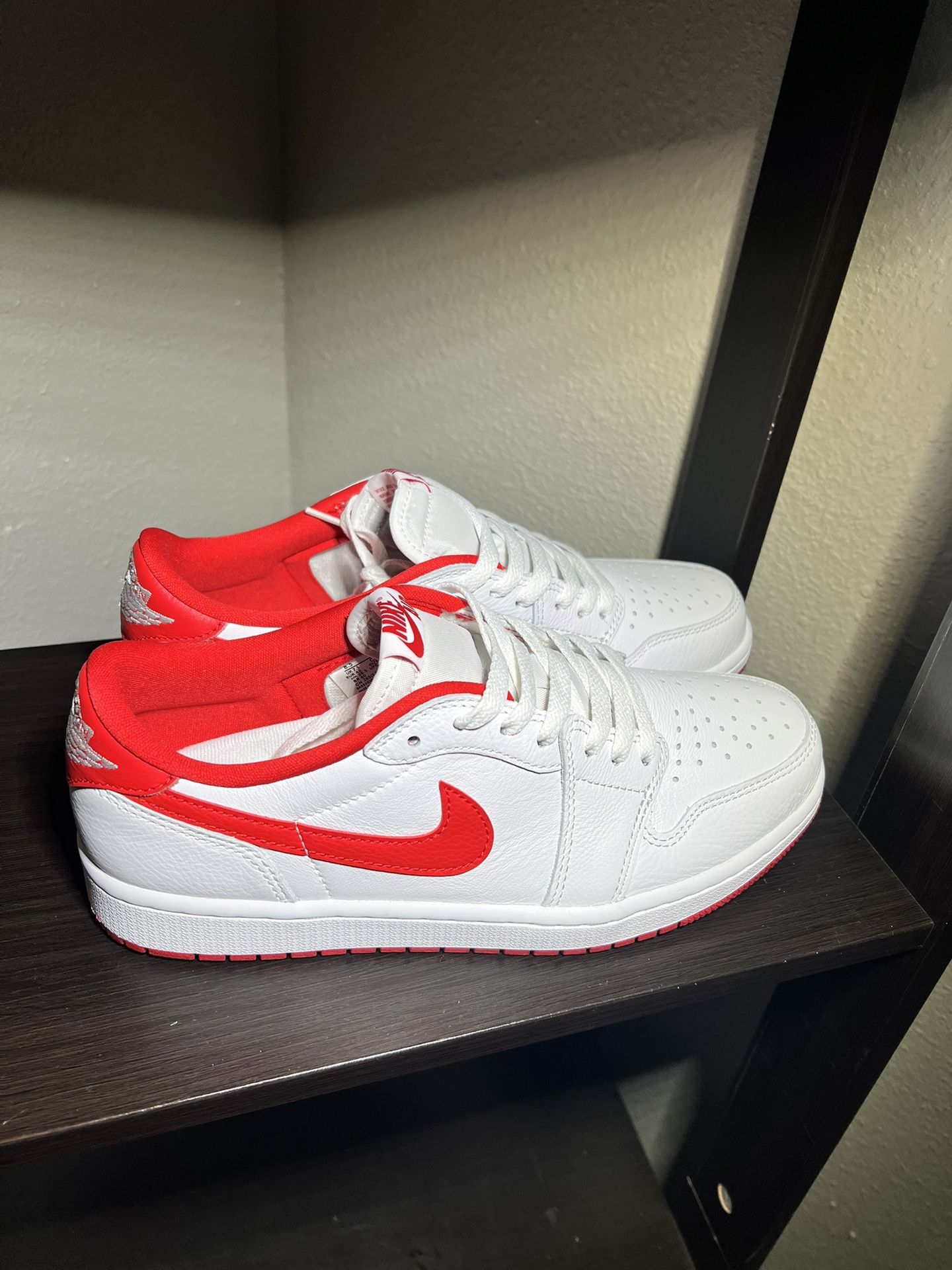 Jordan 1 Retro Low OG “University Red”