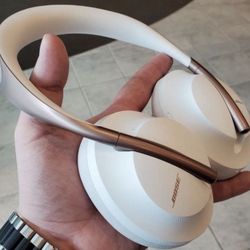 Bose Headphones Limited Edition Rose Gold 700
