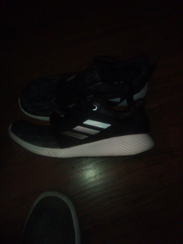Adidas Bounce Size 9 Brand New Never Worn