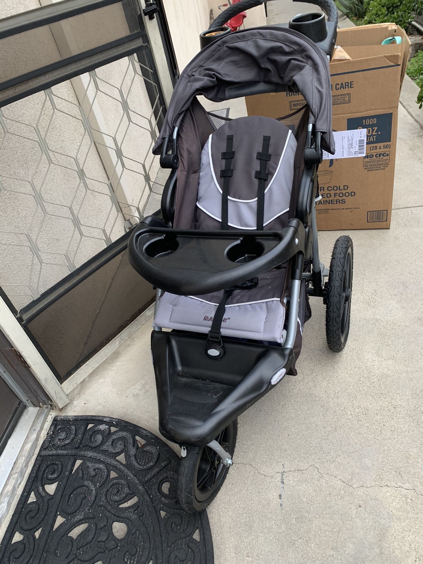 Jogging stroller will give booster seat for free