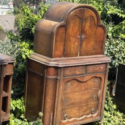 Free Antique dressers