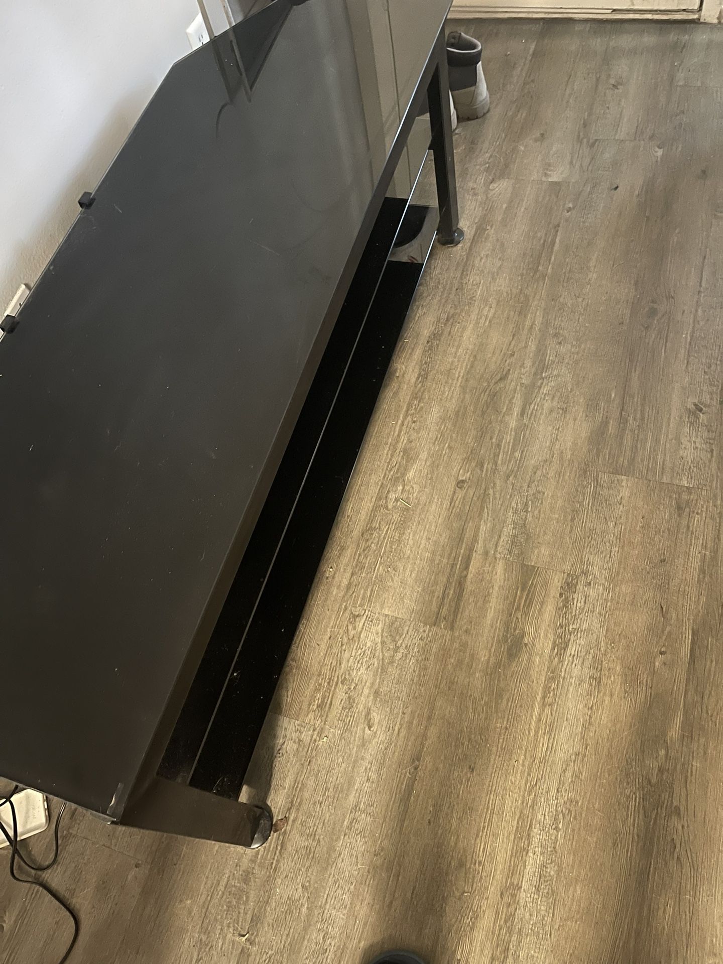 Glass shelf tv stand