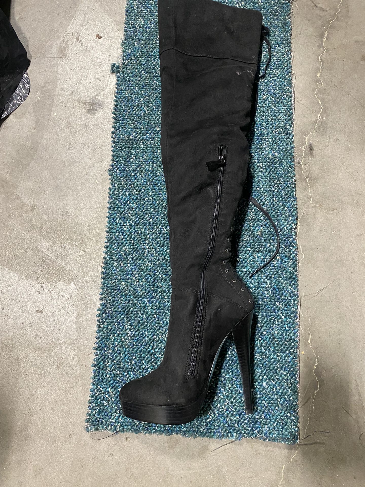 Bebe Size 8 Thigh High Velvet Boots 