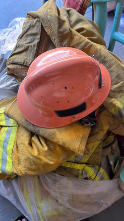 L A City      L A County Fire Captain Fire Helmet 