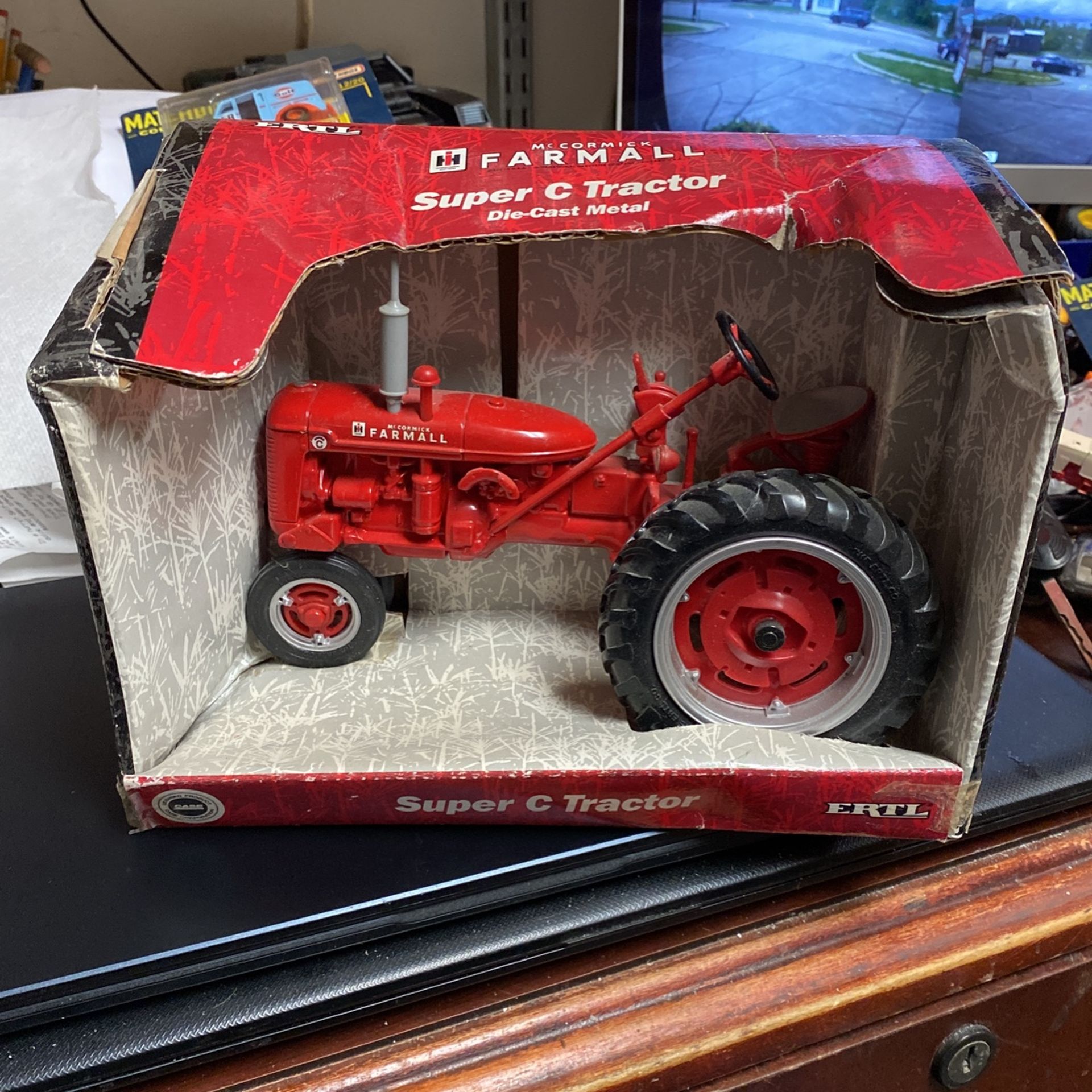 Farmall Super C Tractor 1/16 Scale Brand New In Box