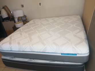 King Sealy hybrid mattress and box spring 🚚🚚 Free delivery
