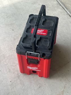 Milwaukee PACKOUT Tool Box