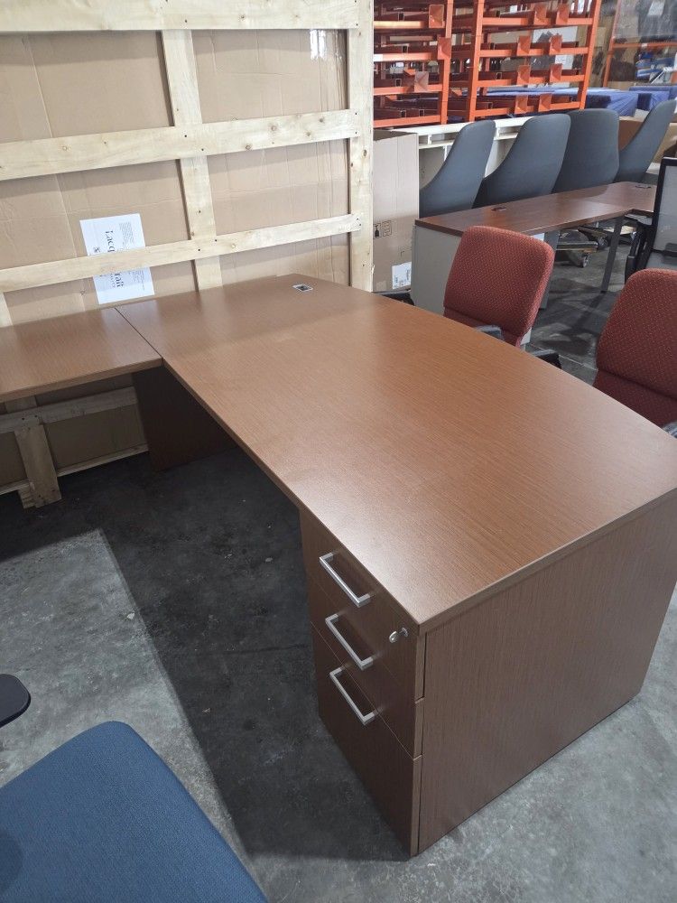 BROWN L-SHAPED DESK (QTY 3) 