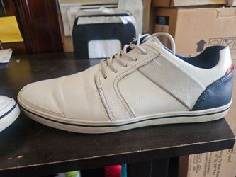 Aldo sneaker 9.5