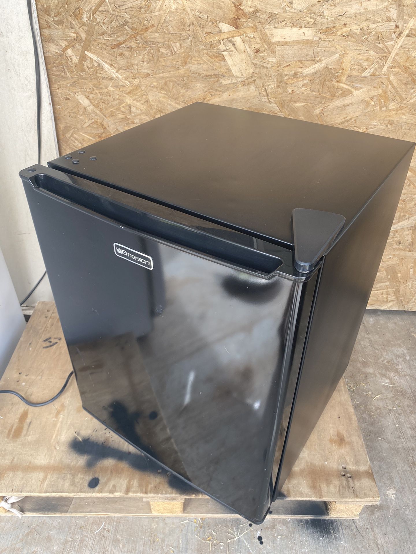 Crownful Portable Cooler And Heater Mini Fridge for Sale in Phoenix, AZ -  OfferUp