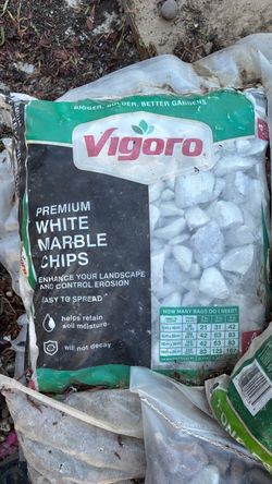 Vigoro. Premium white marble chips