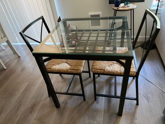 Glass table with 2 chairs