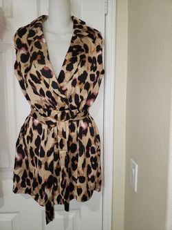 NWOT..Collard Leopard print romper. Size Med.