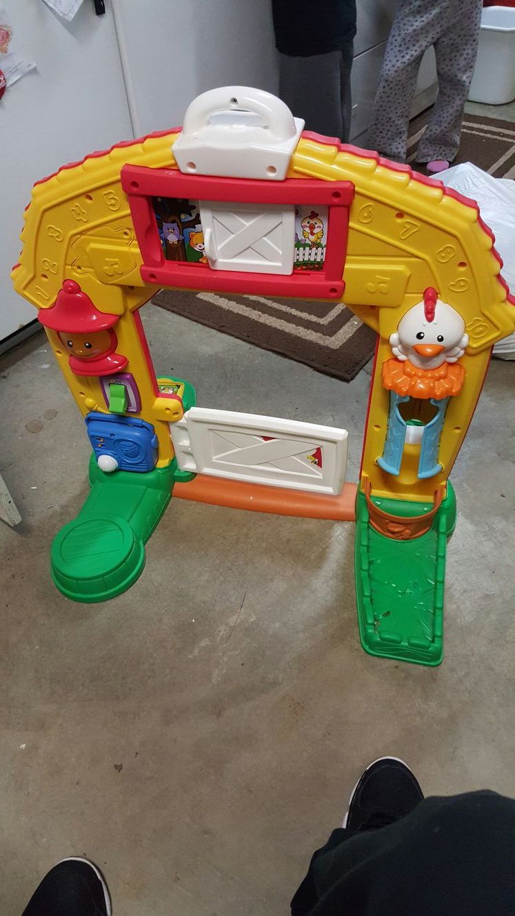 Infant barn singing toy