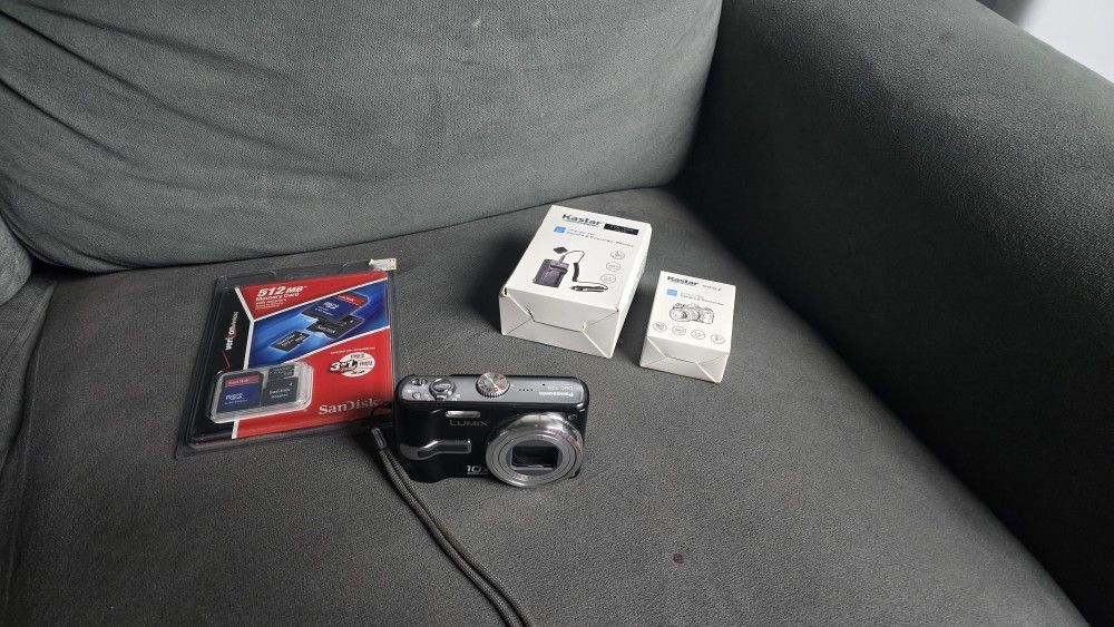 Panasonic LUMIX DMC-TZ3 7.2MP Digital Camera + Charger + Battery