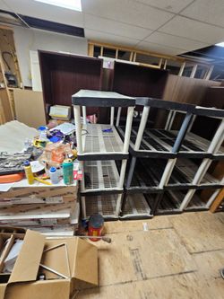 4 plastic shelving units