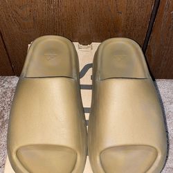 Yeezy Slide (Ochre)