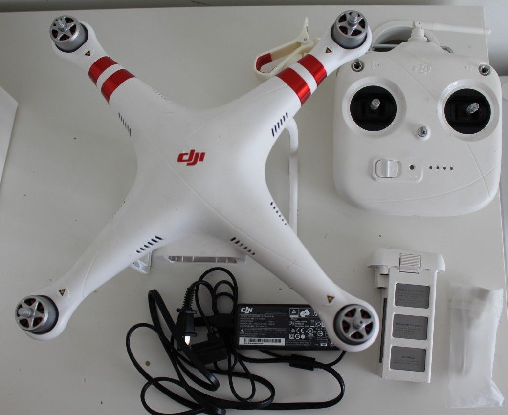 DJI Phantom 3 Standard Camera Drone W321 w Foam Travel Case