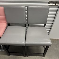 4 Dinning Room Chairs And One Bar Stool