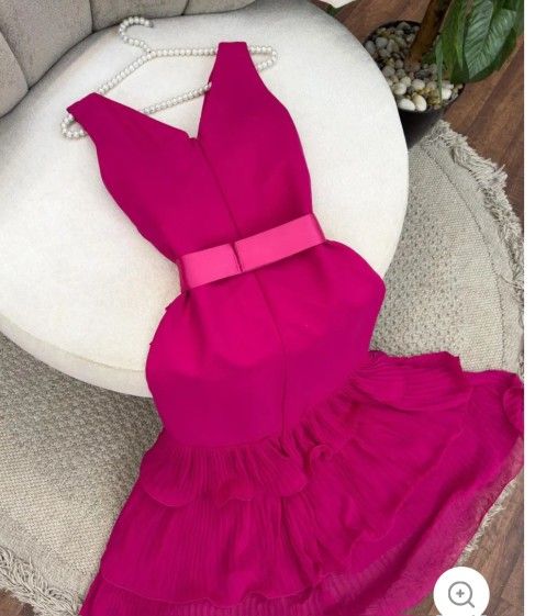 charming rose pleated tiered midi dress Charming Rose Pleated Tiered Midi Dress Size Large for Sale in Riverside,  CA