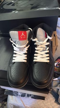 Retro Jordan 1’s mid